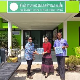 ร่วมมอบน้ำดื่มโครงการผู้สูงอายุสุขภาพดีด้วยโภชนาการ