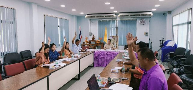 ร่วมประชุมคณะกรรมการศูนย์ช่วยเหลือประชาชนขององค์การบริหารส่วนตำบลกลอนโด ณ ห้องประชุมองค์การบริหารส่วนตำบลกลอนโด อำเภอด่านมะขามเตี้ย จังหวัดกาญจนบุรี