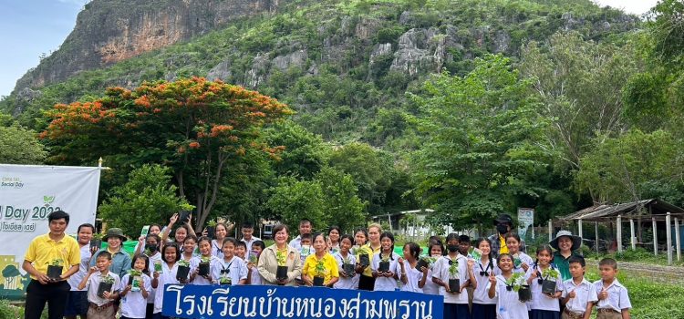 เกษตรเมืองกาญจน์… ร่วมปรับปรุงแปลงเกษตรและดำเนินกิจกรรมกลุ่มยุวเกษตรกรโรงเรียนบ้านหนองสามพราน ณ หมู่ที่ 9 ตำบลวังด้ง