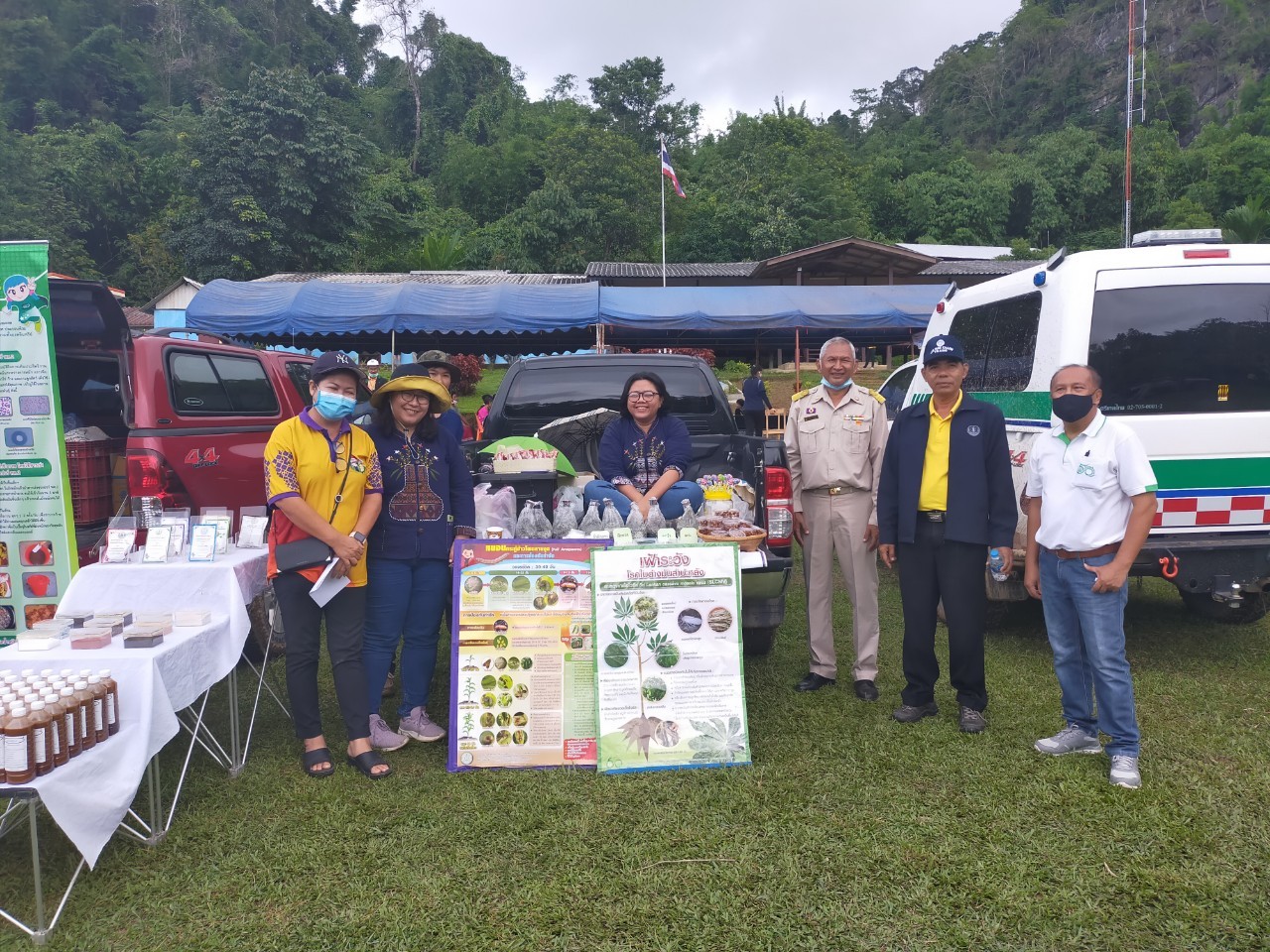 เกษตรจังหวัดกาญจนบุรี เข้าร่วมโครงการจังหวัดเคลื่อนที่และคลินิกมหาดไทย ครั้งที่ 7/2563