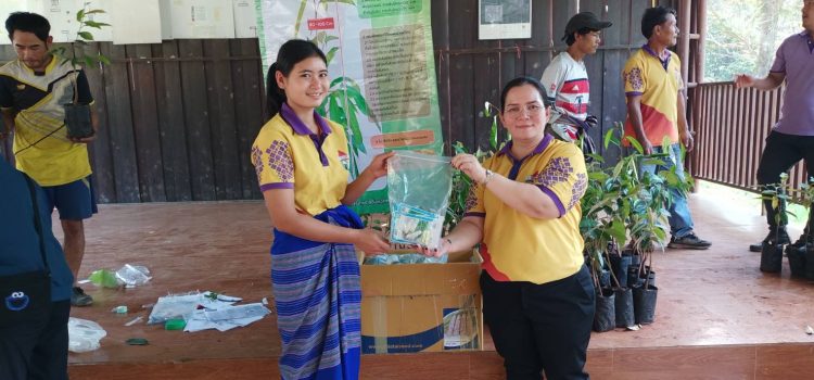 มอบเมล็ดพันธุ์ผักให้กับเกษตรกร ม.4 ต.ไล่โว่