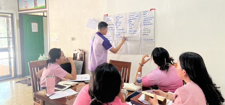 ประชุมสำนักงาน เพื่อวางแผนการดำเนินงาน และสรุปผลการดำเนินงานสัปดาห์ที่ผ่านมา รวมทั้งกำหนดแนวทางปฏิบัติงานส่งเสริมการเกษตร ตามแผน T&V system