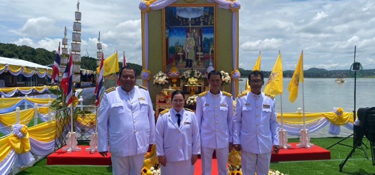 เกษตรสังขละบุรี เข้าร่วมพลีกรรมตักน้ำจากแหล่งน้ำศักดิ์สิทธิ์
