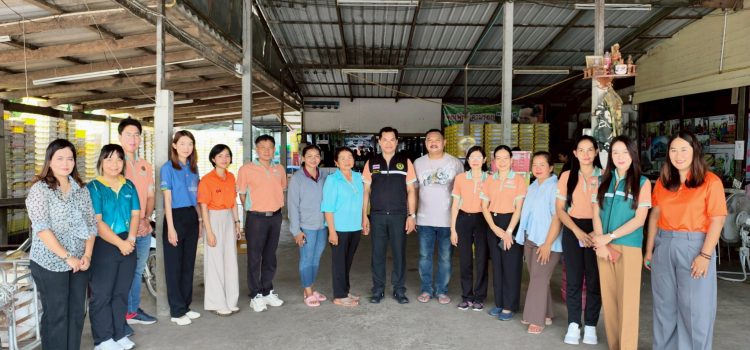 วันที่ 15 พฤษภาคม 2568 เกษตรอำเภอท่ามะกา พร้อมด้วยเจ้าหน้าที่สำนักงานเกษตรอำเภอท่ามะกาให้การต้อนรับ นายประสาน ปานคง ผู้อำนวยการสำนักงานส่งเสริมและพัฒนาการเกษตรที่ 2 จังหวัดราชบุรี เพื่อให้ข้อมูลเพิ่มเติมผู้ได้รับการเสนอชื่อเป็นแม่ดีเด่นแห่งชาติ ประจำปี พ.ศ. 2568